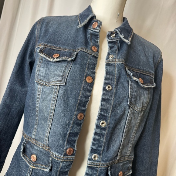 Old Navy Blue Jean Jacket Fitted Tailored Style with Distressing Sz Large - Picture 4 of 11